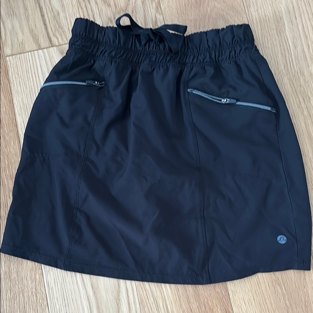 Black skort